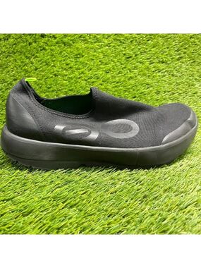 OOFOS OOmg EeZee Low Mens Size 10.5 Black Casual Walking Slip On Recovery Shoes